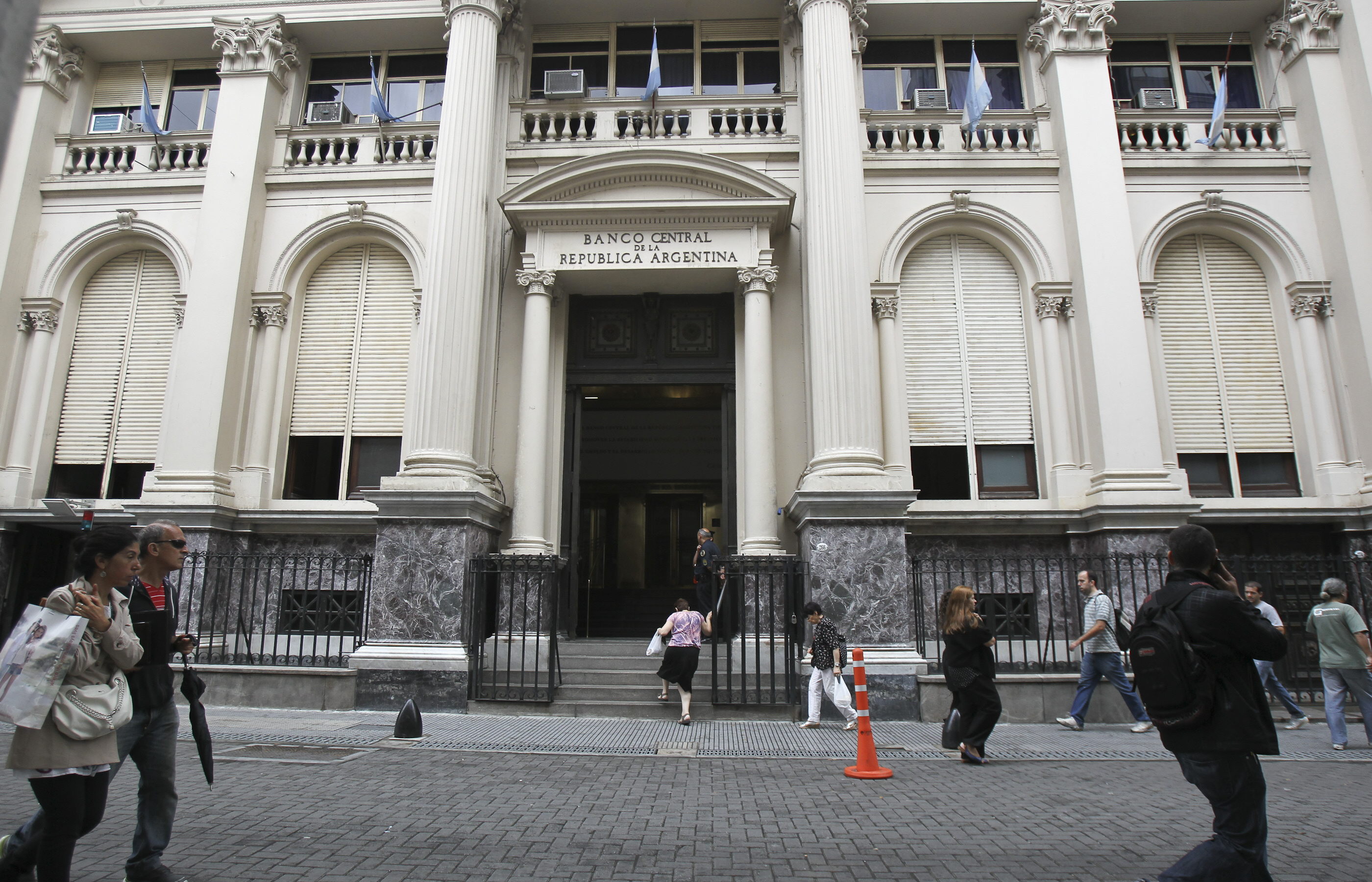 Argentina insÃ³lita: el BCRA frena pagos por importaciones mientras se bloquea el ingreso de 1100 M/u$s con cepo triguero