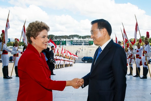Brasil apuesta a una integraciÃ³n inteligente con China: Dilma Rousseff quiere que participen de la construcciÃ³n de un ferrocarril bioceÃ¡nico
